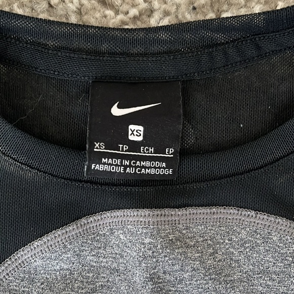Nike Pro Tank - Picture 2 of 3